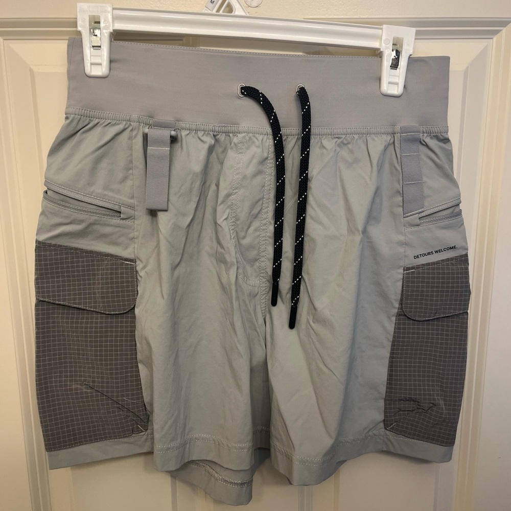 Lululemon Multi-Pocket Cargo High-Rise Hiking Short 5”